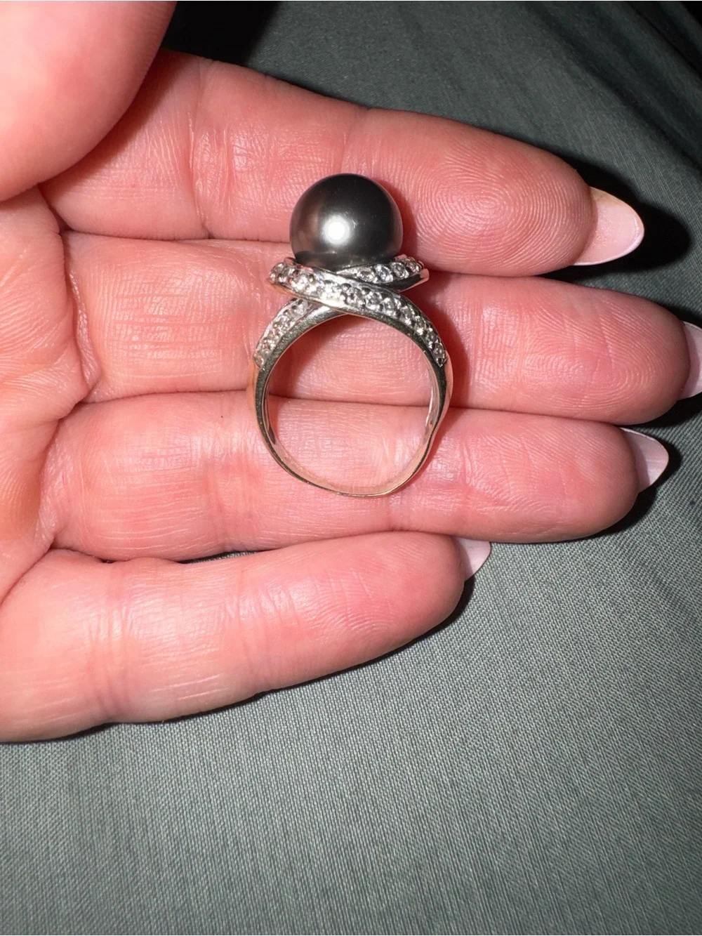 Maui Divers Jewelry as logo